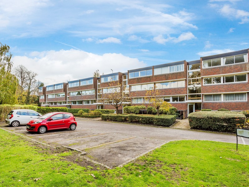 2 Bed Apartment To Rent in Reigate